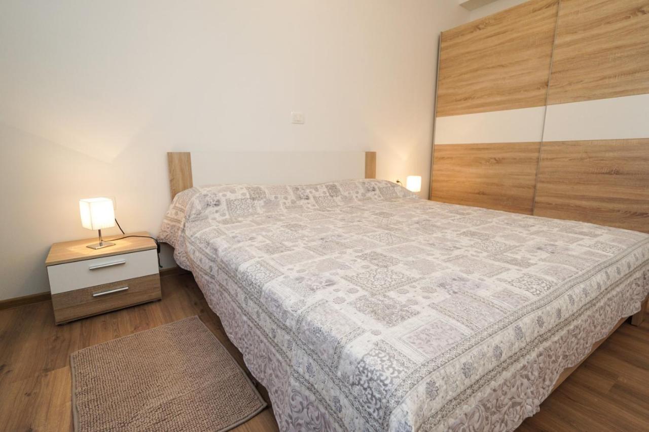 Apartments Mira Savudrija Crveni Vrh Eksteriør billede