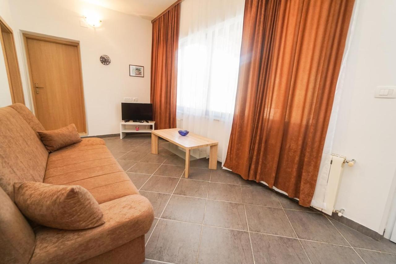 Apartments Mira Savudrija Crveni Vrh Eksteriør billede
