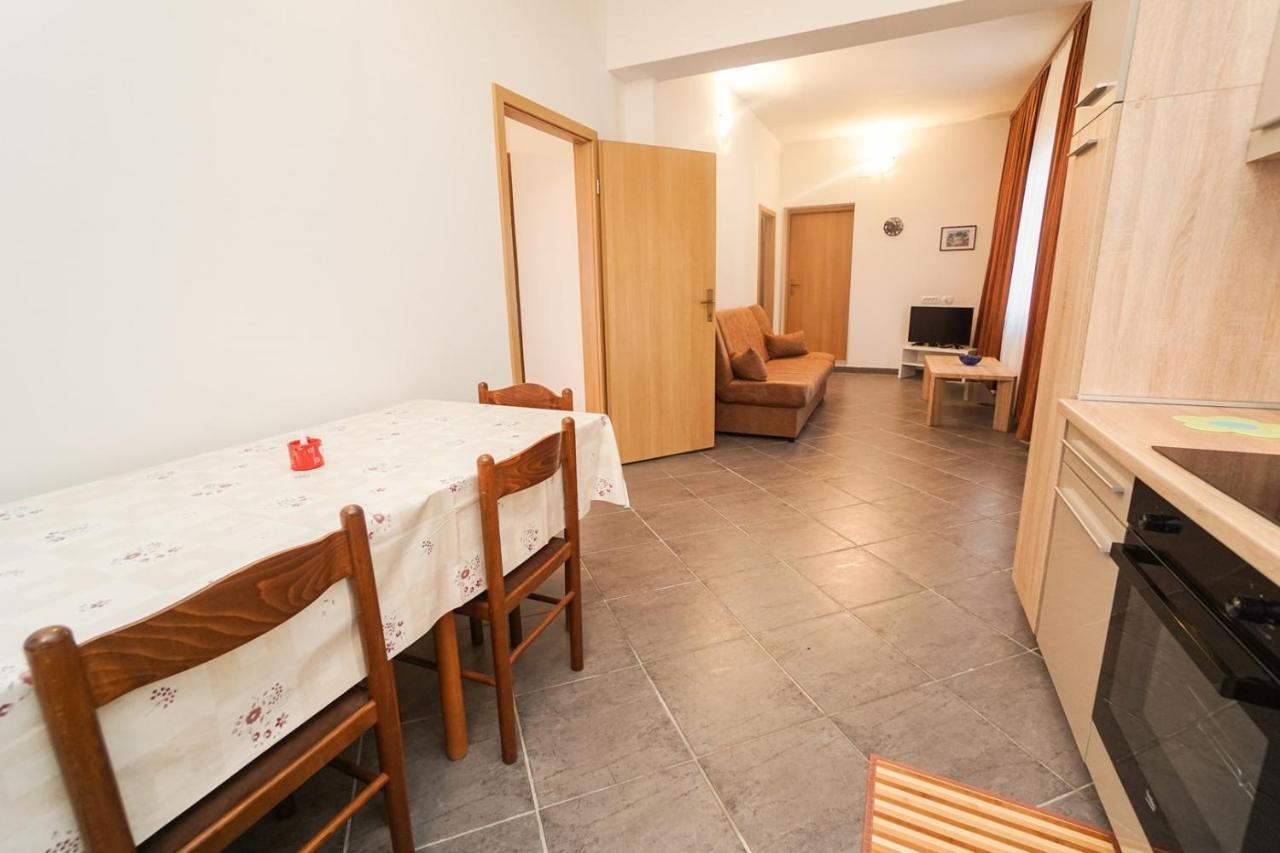 Apartments Mira Savudrija Crveni Vrh Eksteriør billede