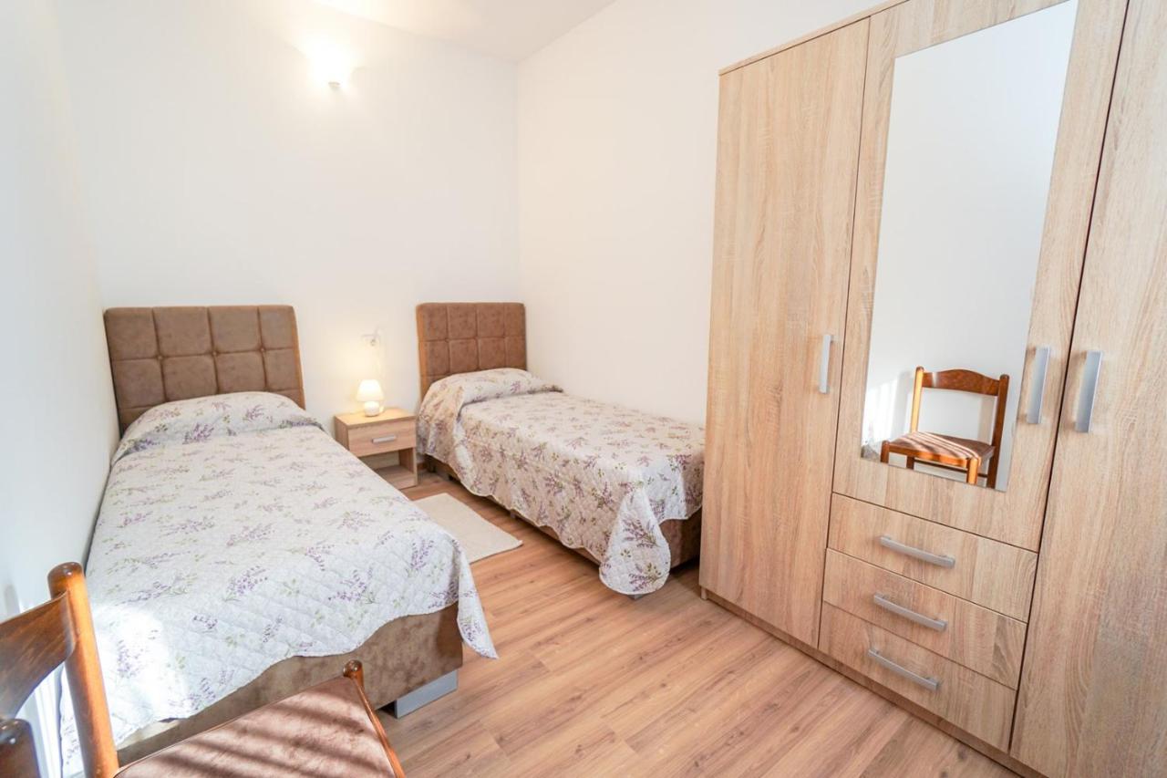 Apartments Mira Savudrija Crveni Vrh Eksteriør billede