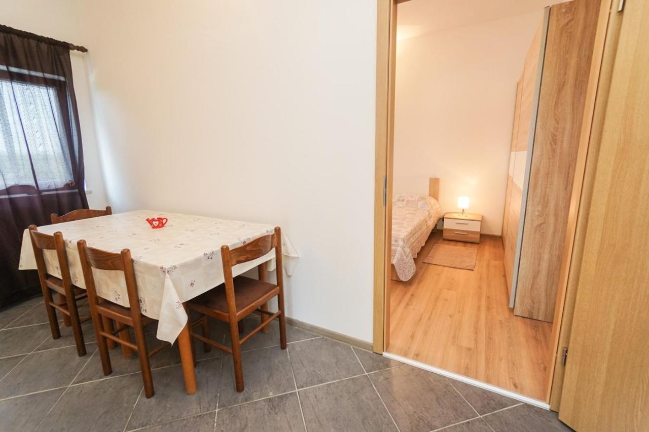 Apartments Mira Savudrija Crveni Vrh Eksteriør billede
