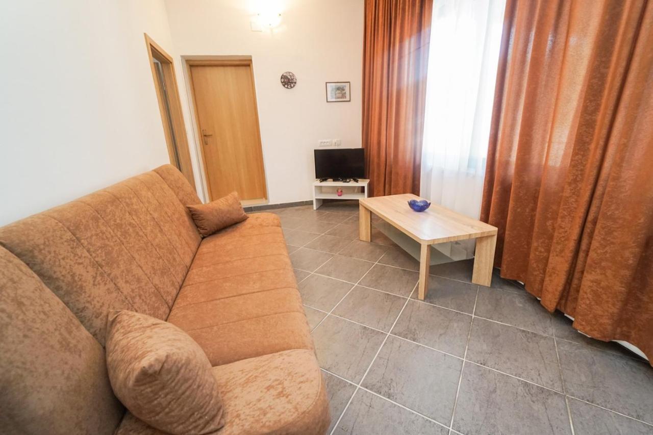 Apartments Mira Savudrija Crveni Vrh Eksteriør billede